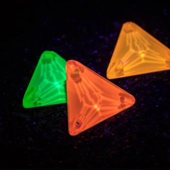 16x16mm Išgalvotas Trikampio Neon Liuminescencinės Stiklo Kristalų Butas Galinio Stiklo Cirkonio Mygtukai Siūti Ant Akmens, Drabužių Dekoravimas